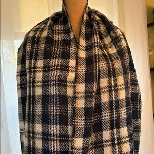 Loft Acrylic Dark Navy and Tan Plaid Infinity Tube Scarf 20” wide x 36” diameter